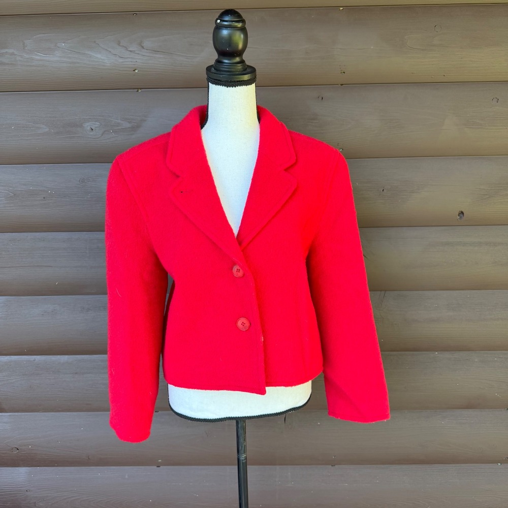 Vtg Intuitions Red Pure Wool Cropped Blazer Jacket Size M/L Made in USA
ILGWU